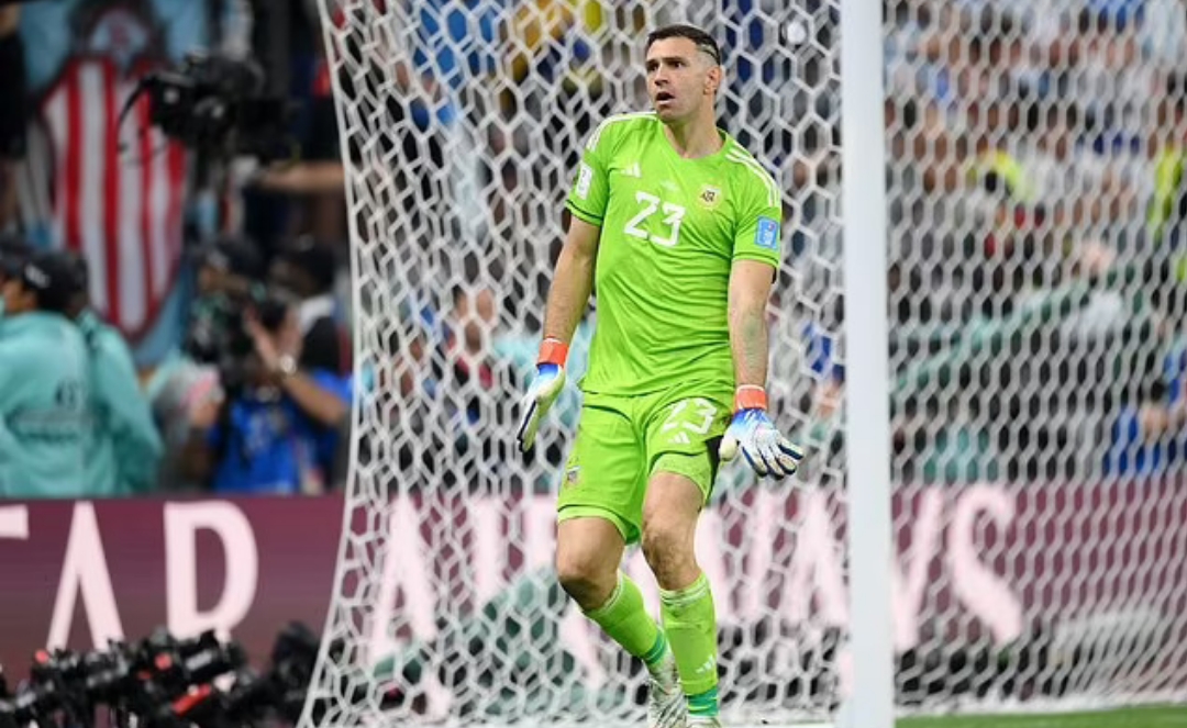 ‘He f****d it all!’ – After Mbappe, Emi Martinez has now turned his attention to Tchouameni mocking him for the costly penalty miss