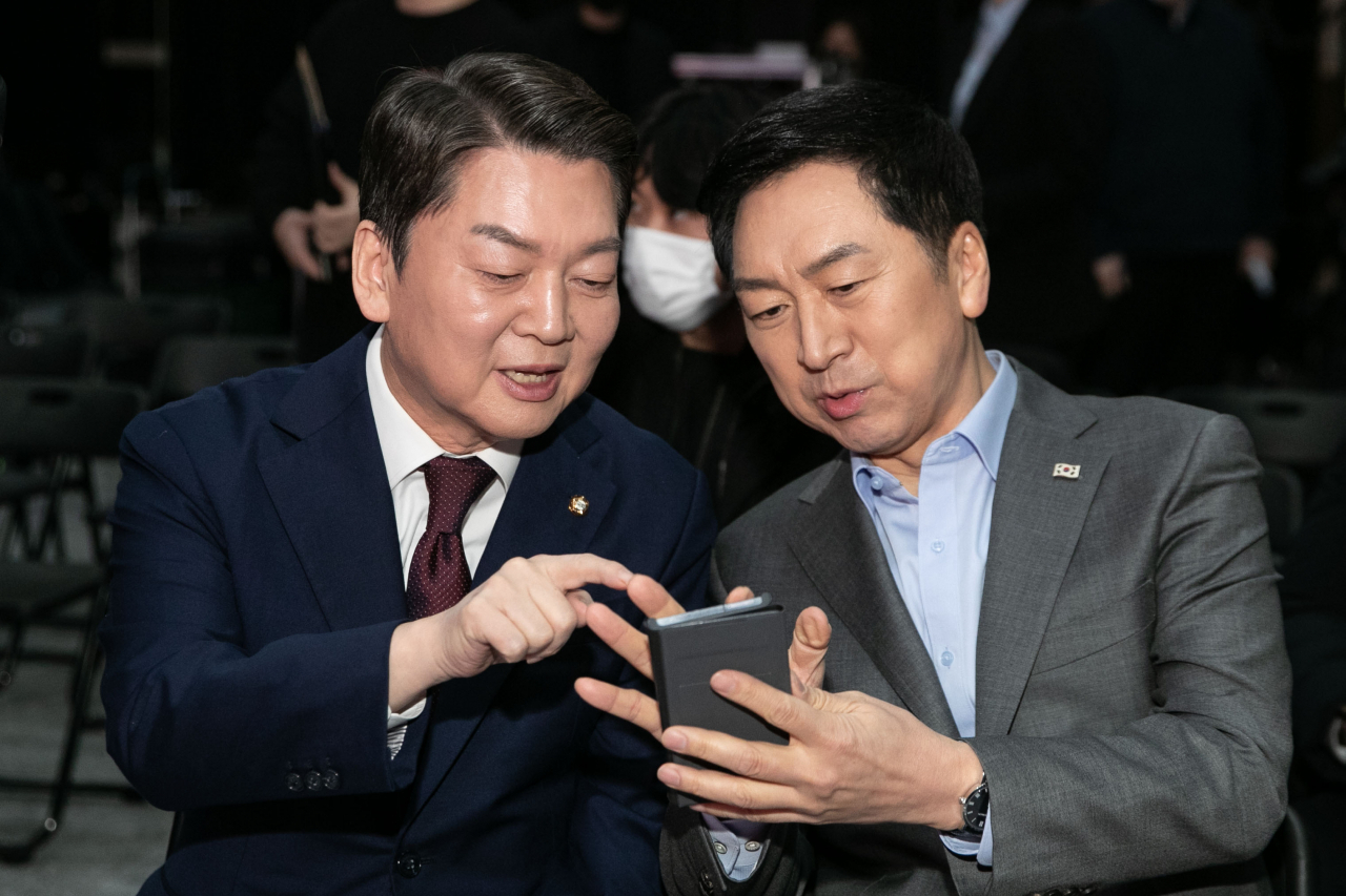 Kim again takes lead in People Power Party leadership race: poll