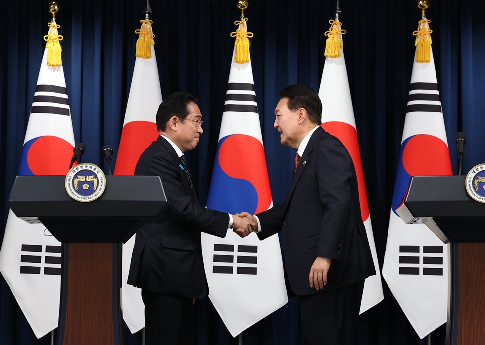 [PHOTOS] Japanese PM in Korea