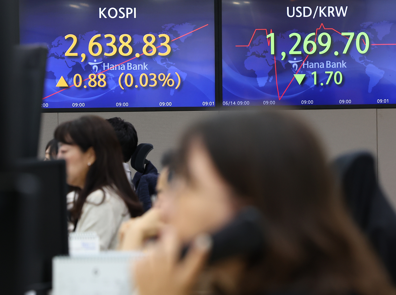 Seoul shares open tad lower ahead of Fed’s rate decision
