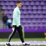 Barcelona still in the race for €20 million-rated right-back, held meeting with agents