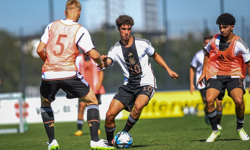 Barcelona cautious with German whizkid; compare him to Araujo