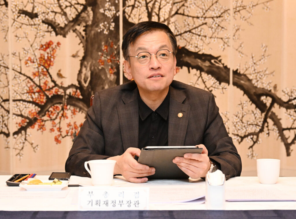 S. Korea vows thorough market monitoring, immediate responses to Middle East crisis