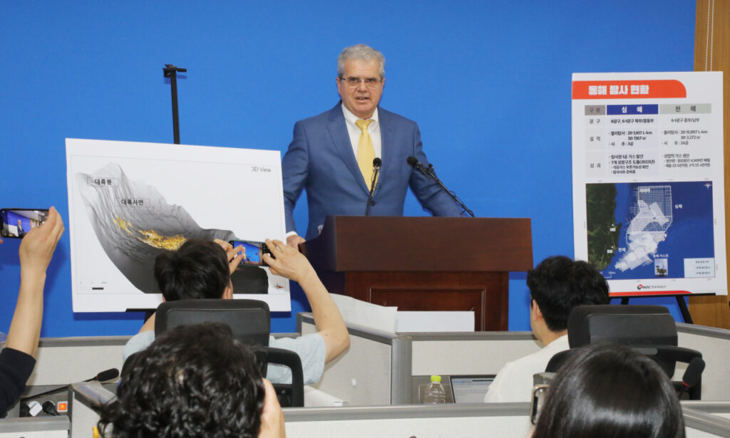 Doubts persist over oil project despite expert briefing