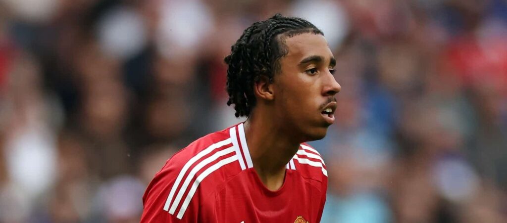 Leny Yoro sends message to Manchester United fans after successful surgery on foot injury – Man United News And Transfer News