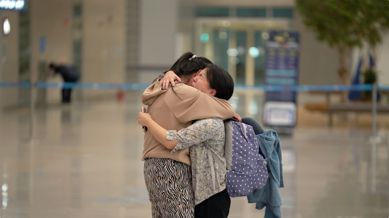[Exclusive] Korean adoptee sisters meet for the first time in 39 years