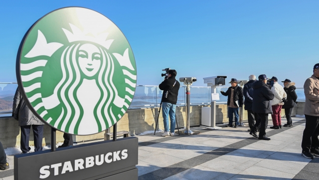Starbucks logo at the Jogang Observatory (Im Se-jun/ngopihangat)