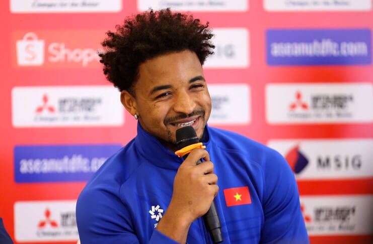 Nguyen Xuan Son Siap Nyanyikan Lagu Kebangsaan Vietnam Di Lapangan