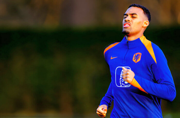 Ryan Gravenberch Absen, Sem Steijn Tetap Gigit Jari