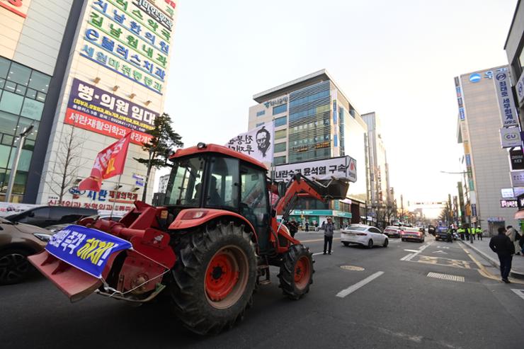 Court denies request from farmers’ group to enter Seoul with tractors for rally