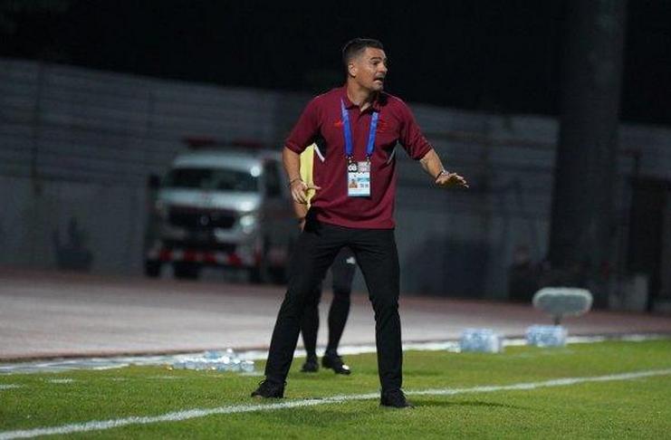 Persija Terlempar Dari 4 Besar, Carlos Pena Tak Takut Dipecat