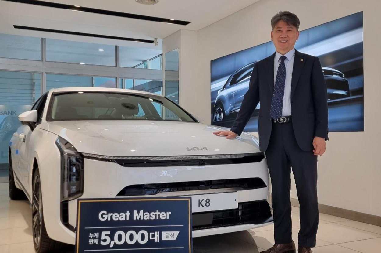 Kia’s top salesman focuses on compact sedans, SUVs for sales milestone