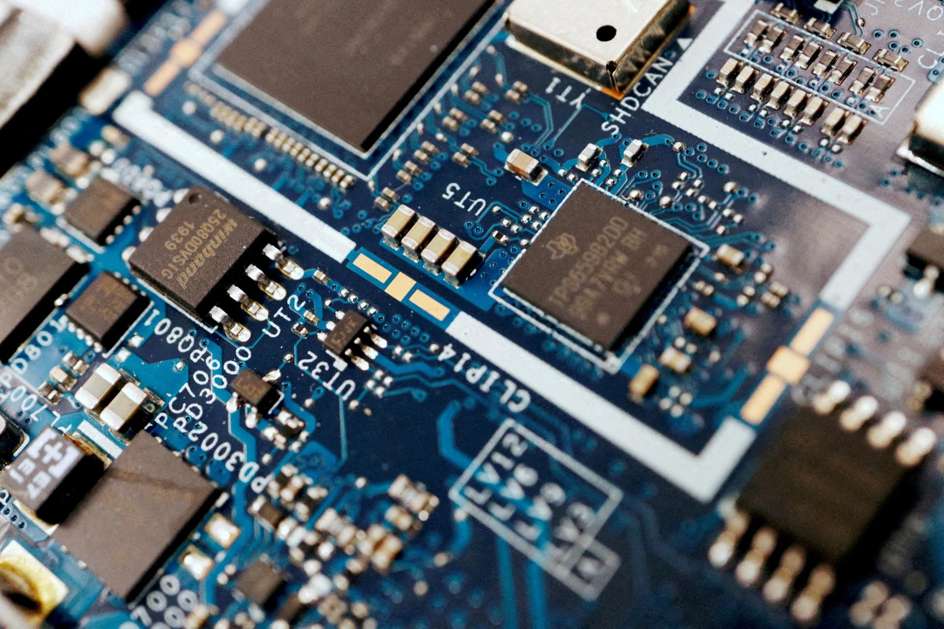 China slams US 'bullying' over new chip warnings