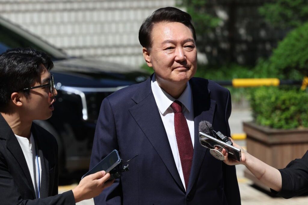 Ex-President Yoon's lawyers ask for his private appearance before special counsel