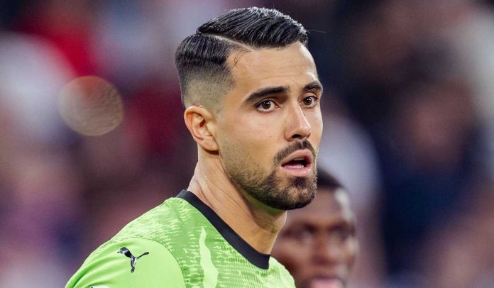 Diogo Costa selama laga final UEFA Nations League Portugal vs Spanyol