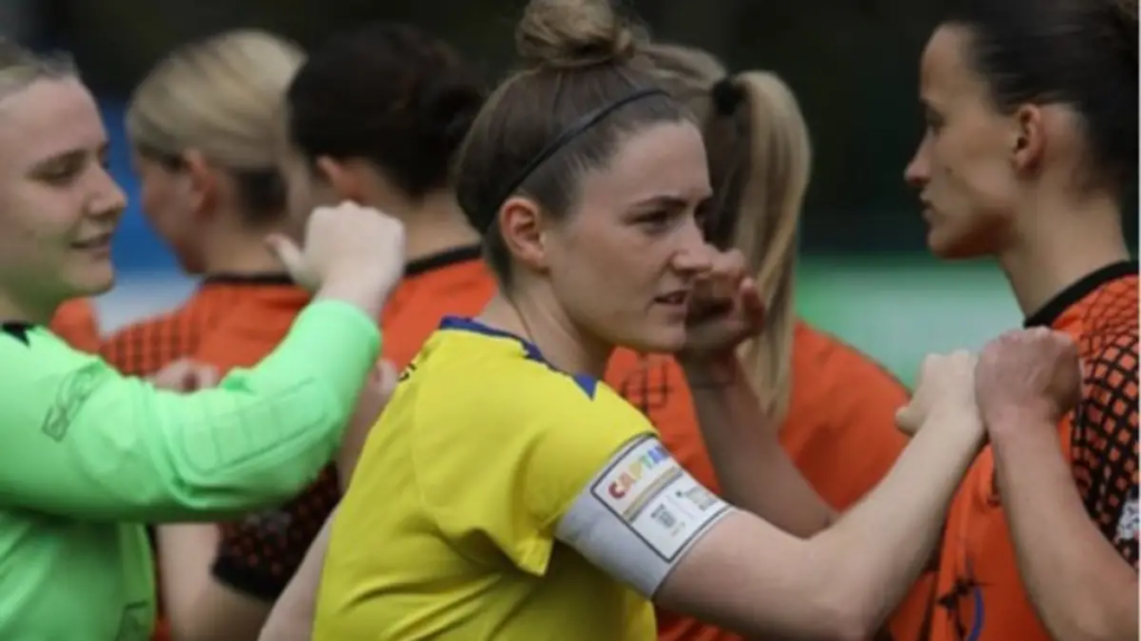 Ascot United captain Philippa Holden puts pen to paper for 2025/26 season