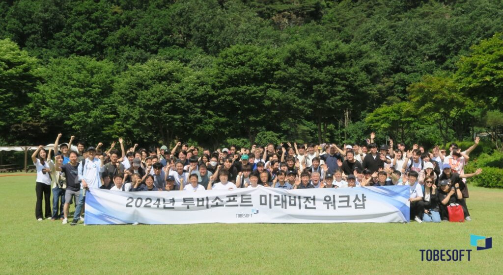 Pioneering UI/UX Development and AI-Driven Low-Code Platforms