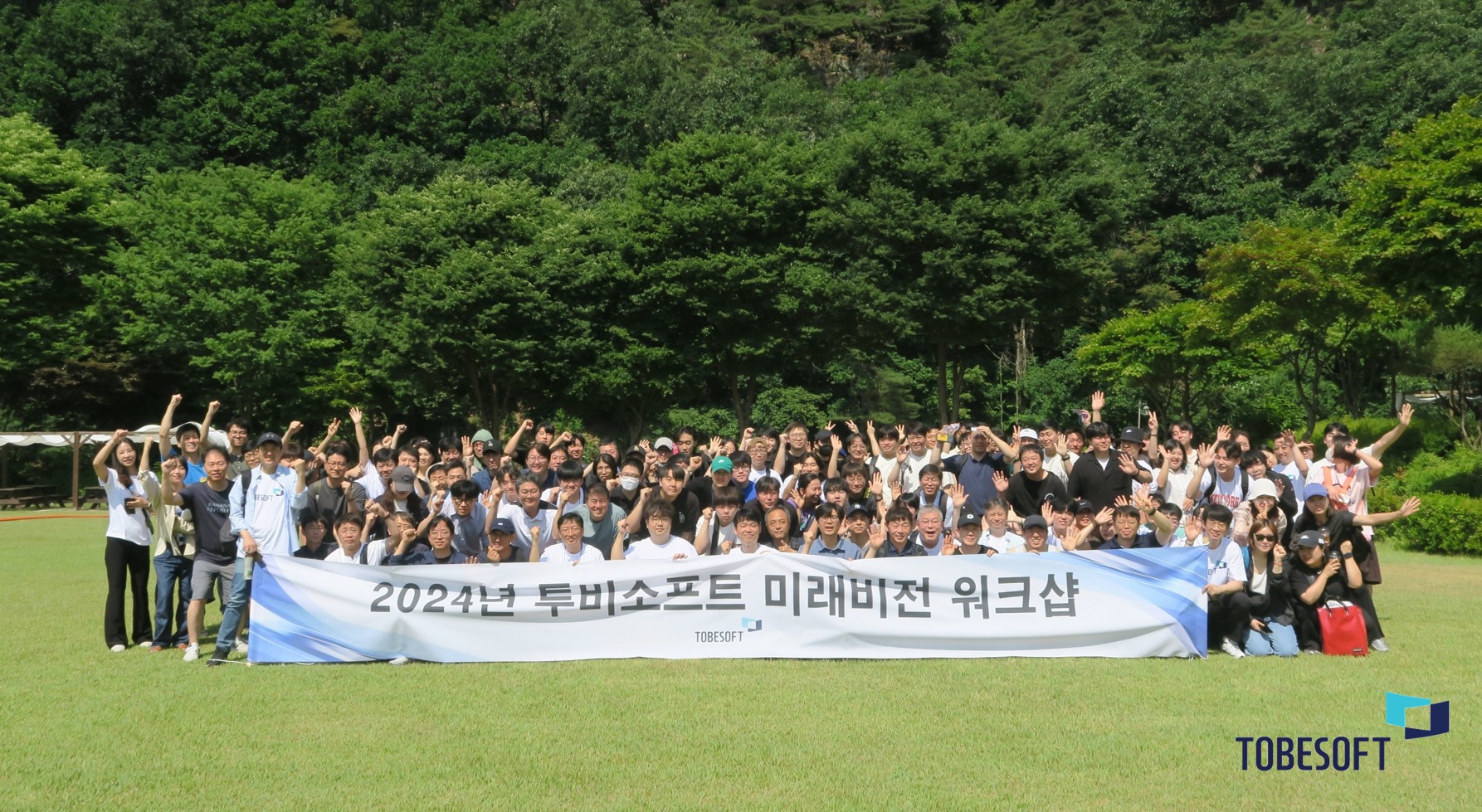 Pioneering UI/UX Development and AI-Driven Low-Code Platforms