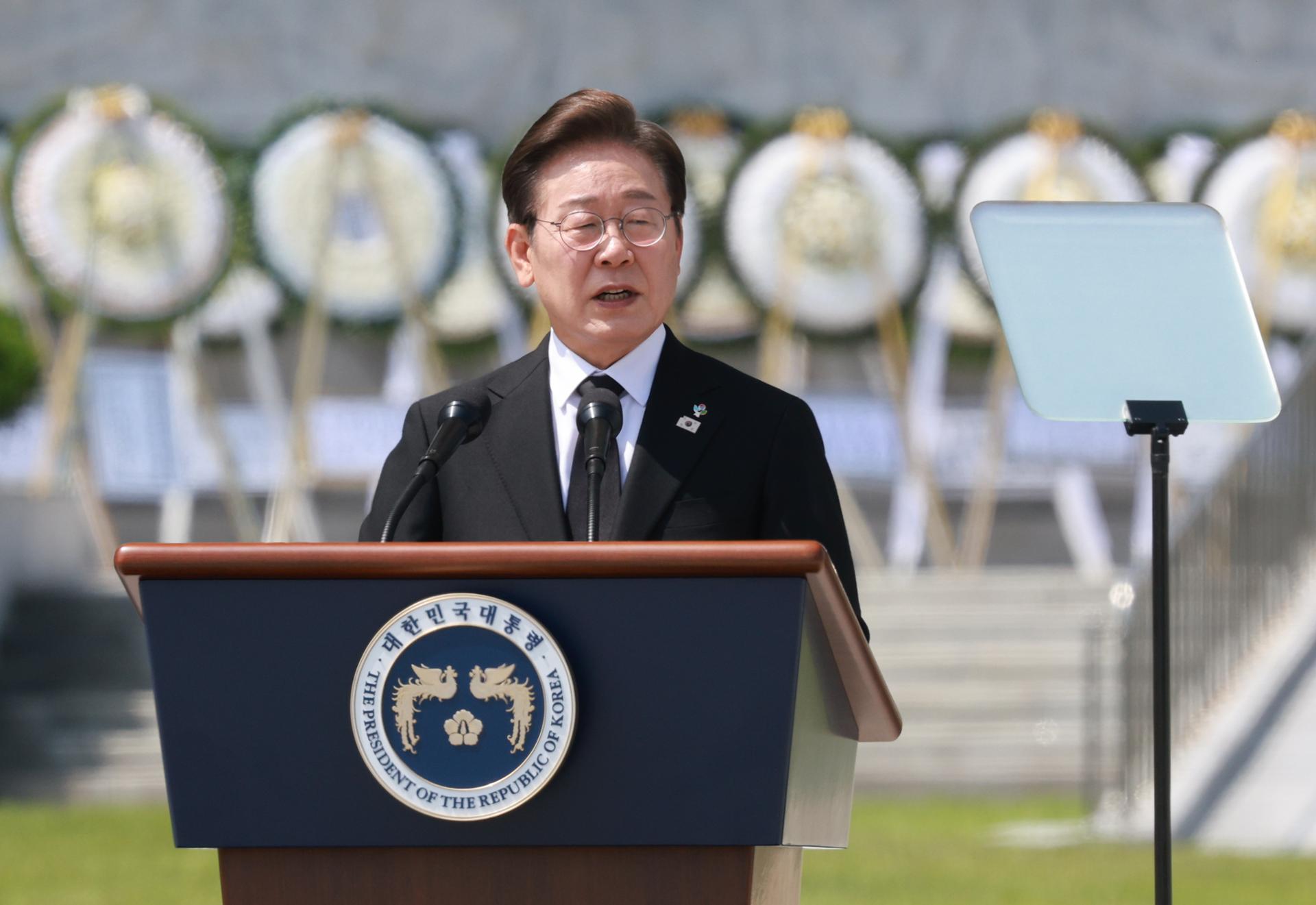 Lee calls rewarding patriotism national responsibility, duty