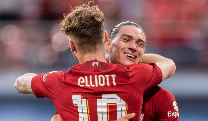 Harvey Elliot dan Darwin Nunez merayakan gol bersama