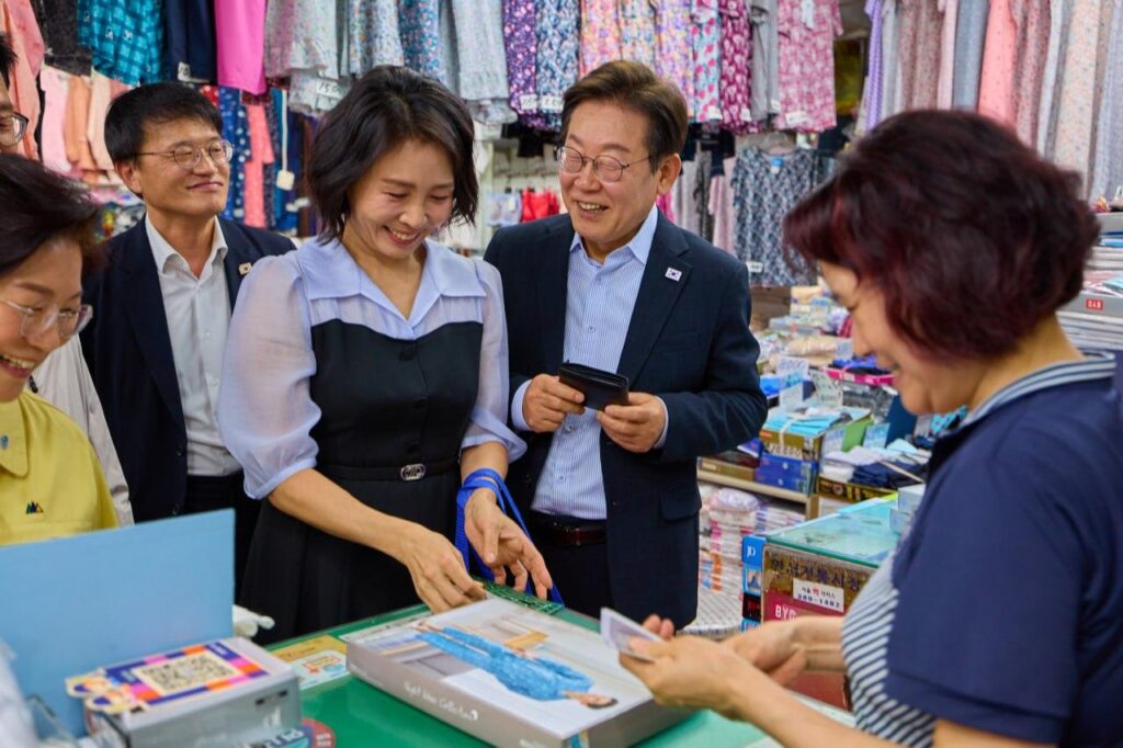 Lee’s approval rating falls for 2nd week to 51.1%: poll