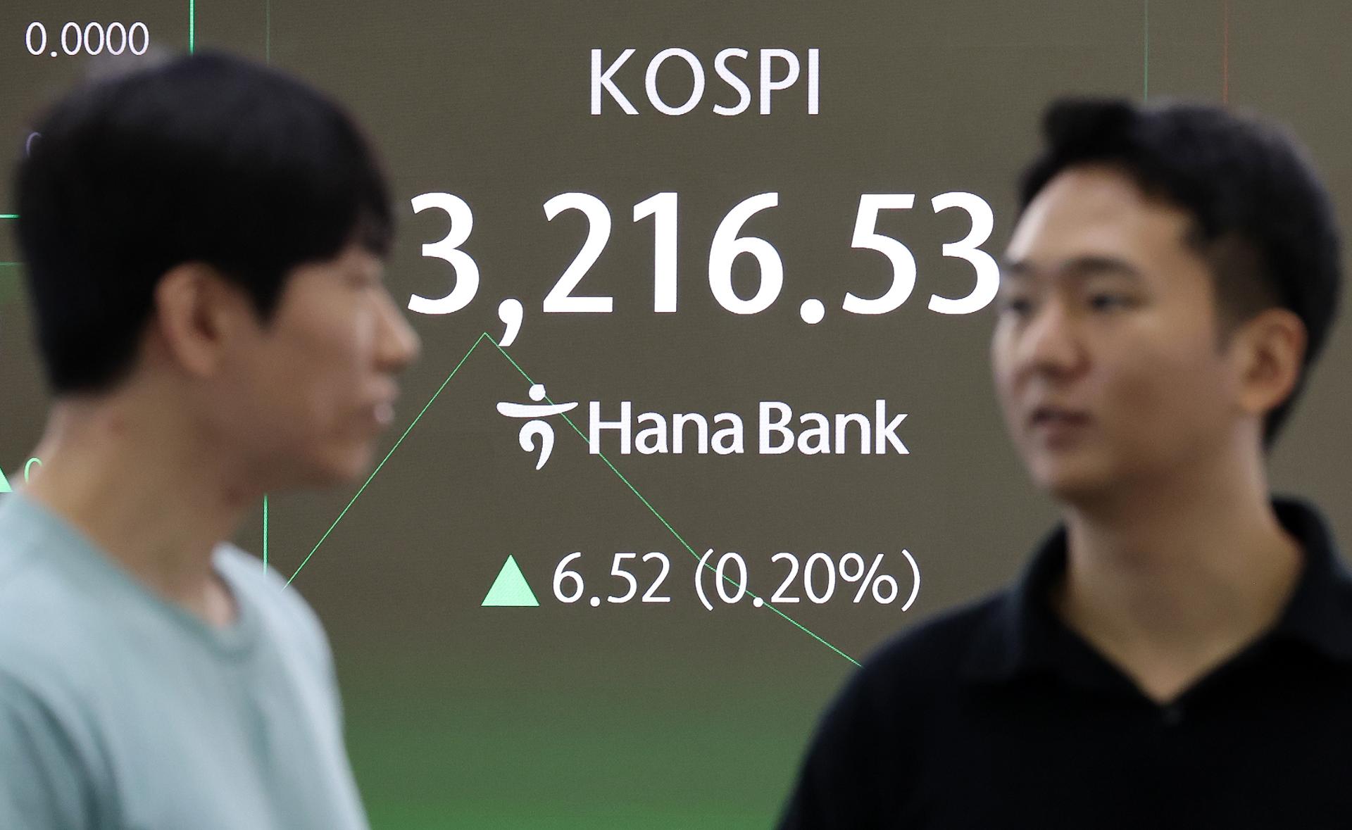 Seoul shares open higher on US gains