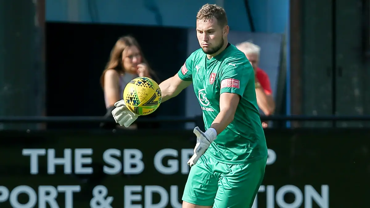 Michael Eacott makes Farnham Town move