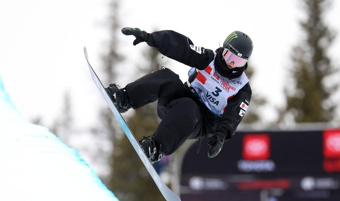 Snowboarder Choi Gaon posts top qualifying score at World Cup