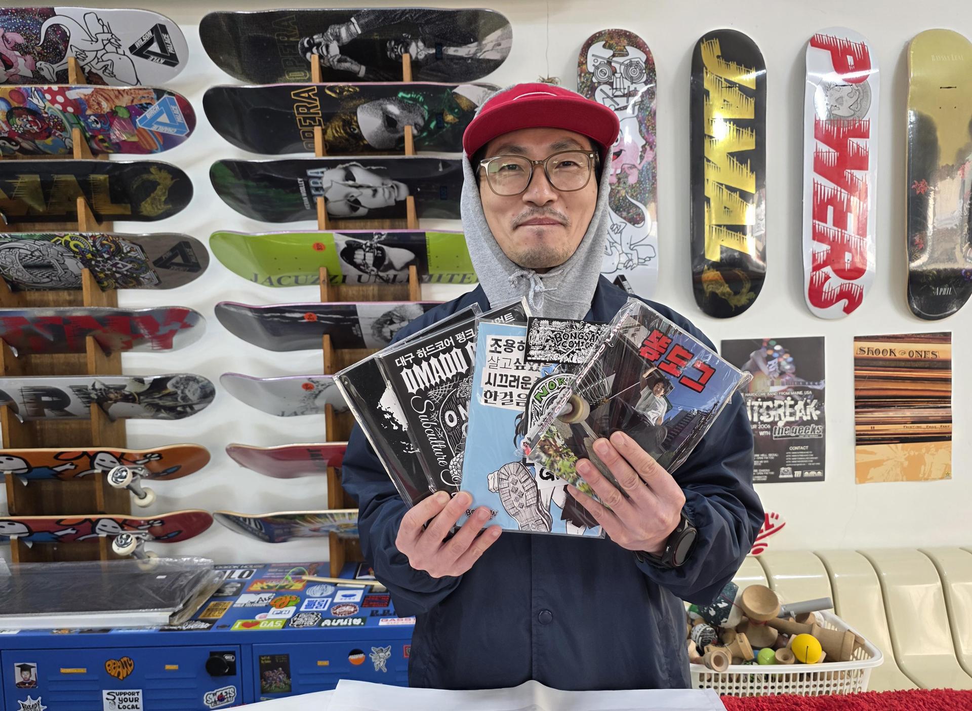 Sinchon skate shop hosts Korean punk zine fair